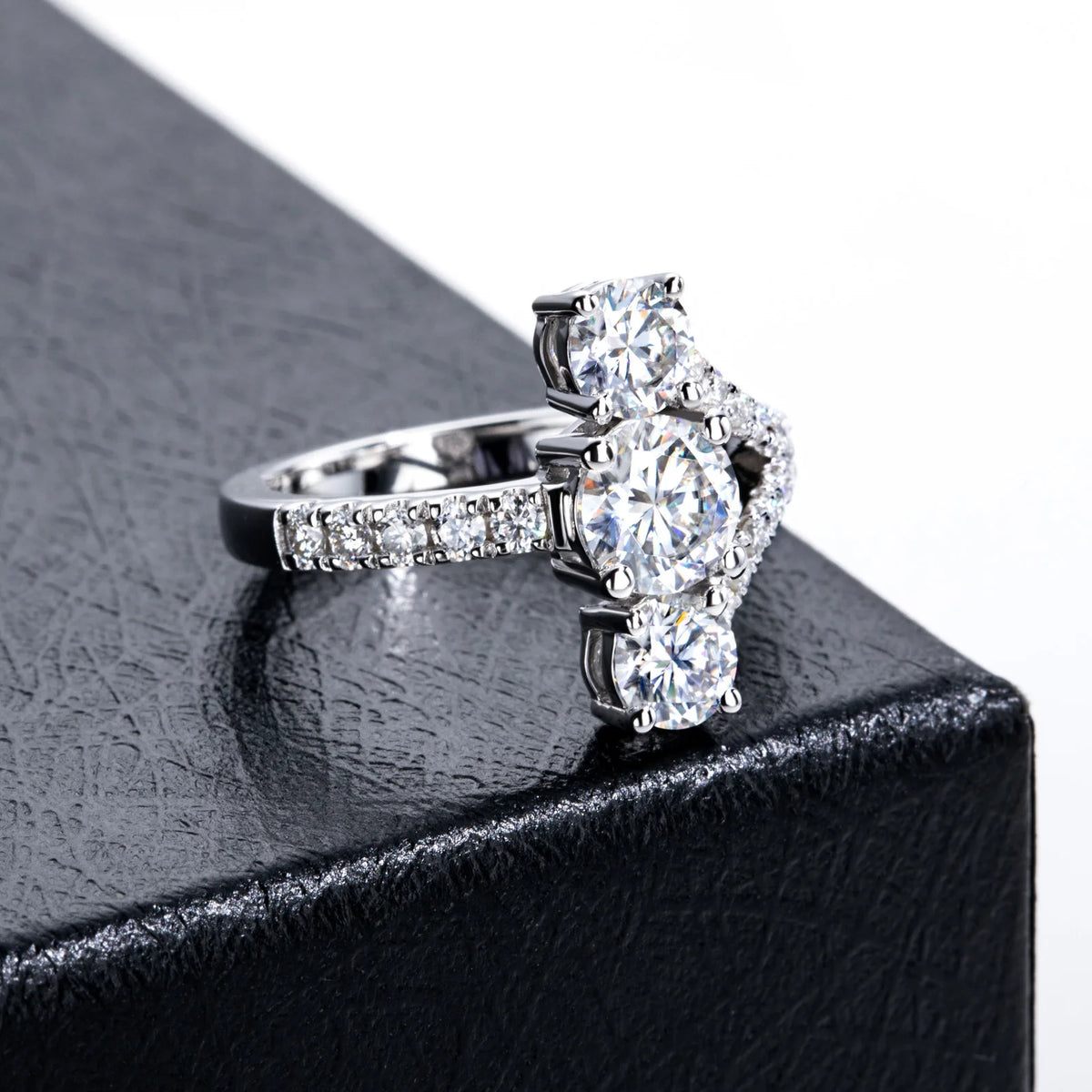 MuShan Luxury Jewelry 925 Sterling Silver Ring Moissanite Stunning Ring for Ladies 18K Gold Plated MST Patent GRA Fine Rings