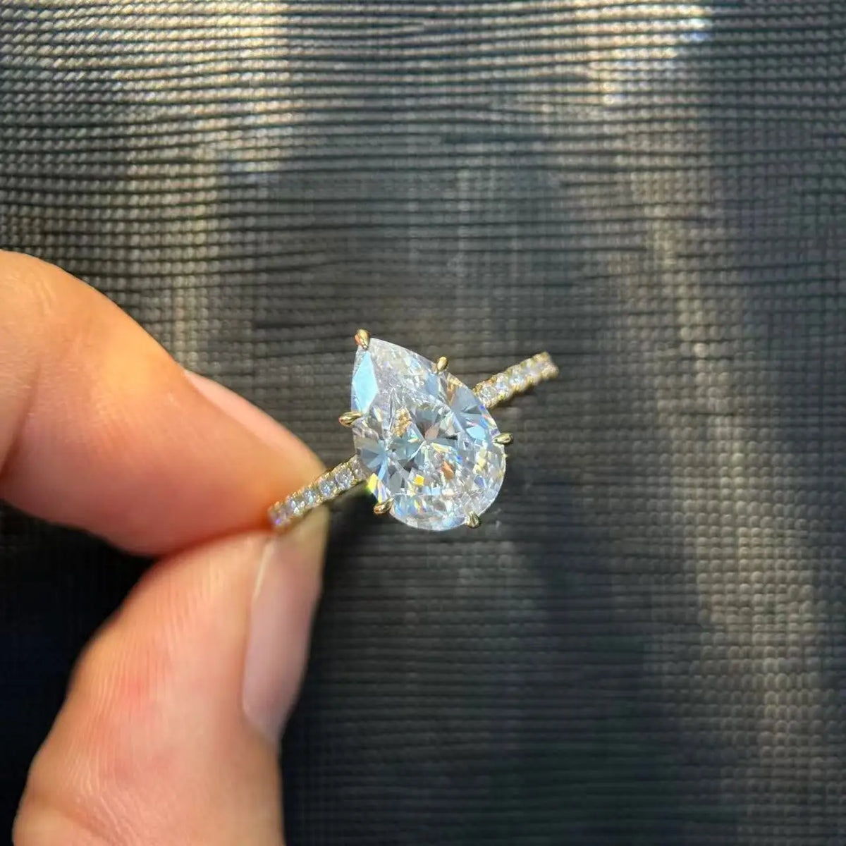 Anillo de plata de ley 925 marca MuShan, anillo de compromiso con moissanita redonda para mamá, chapado en oro real de 18K, anillos con patente MST
