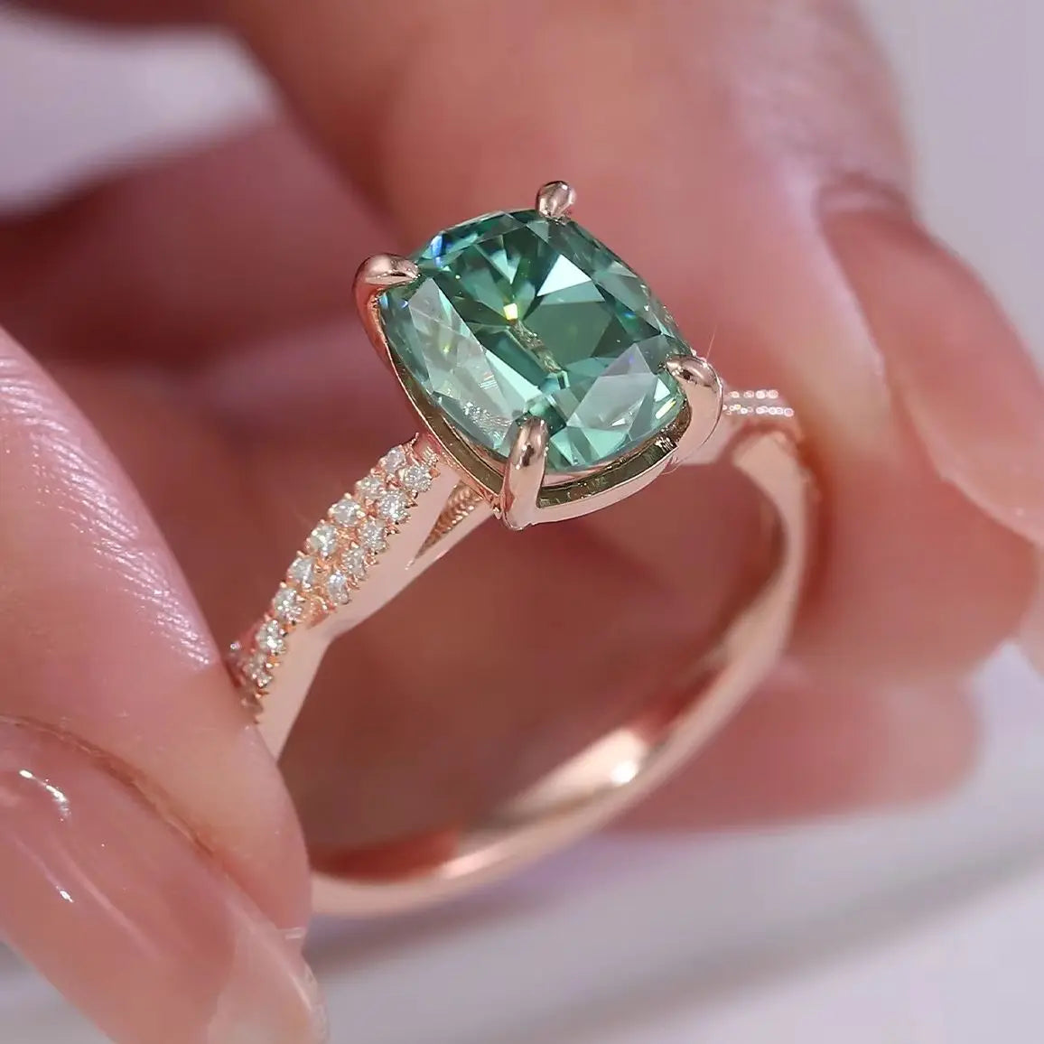 MUSHAN Custom Jewelry 10k 14k 18k Gold 925 Silver Ring 2ct Green Rare Moissanite Diamond Wedding Rings Women 18K Gold Jewelry