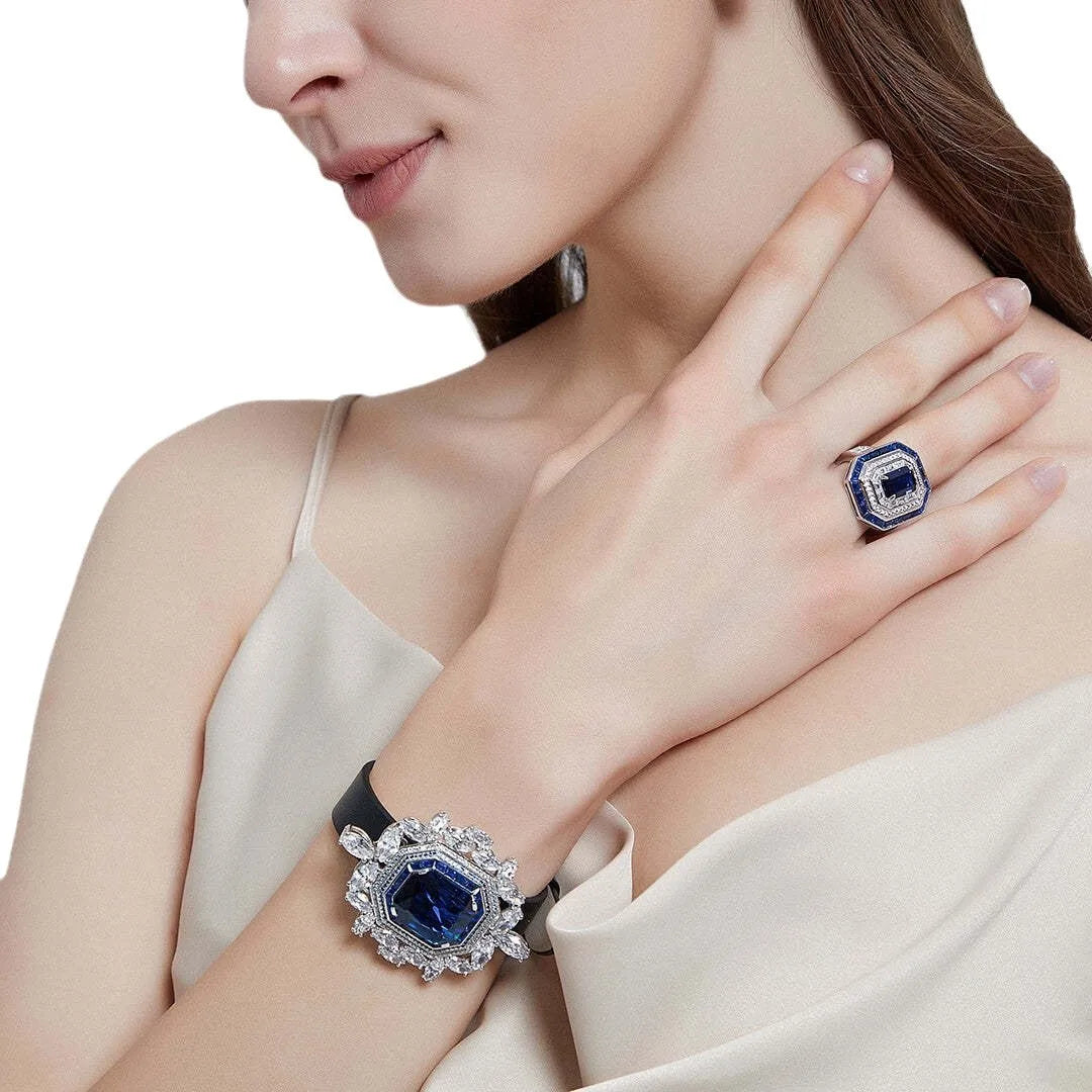 Anillo de compromiso para mujer de la marca MuShan, elaborado en plata de ley 925 con zafiro creado en laboratorio, corte princesa y chapado en oro de 18 quilates, incluye set de limpieza.