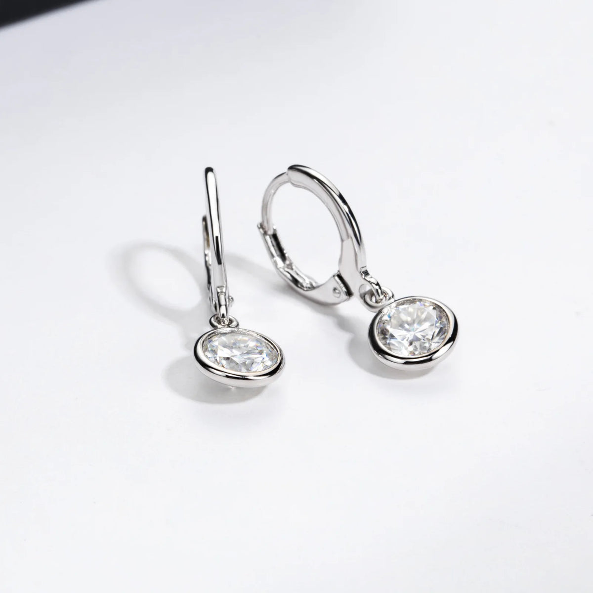 Pendientes de aro de plata de ley 925 MuShan Designer Jewelry, minimalistas con diamante de moissanita, regalo de cumpleaños para chicas, chapados en platino, patente MST